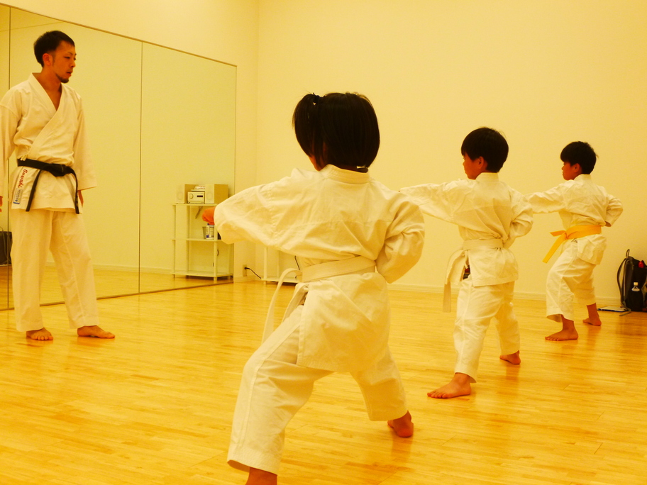 全日本空手道連盟 公認六段 日本スポーツ協会 空手道コーチ3 元国体選手 澤木 龍誠