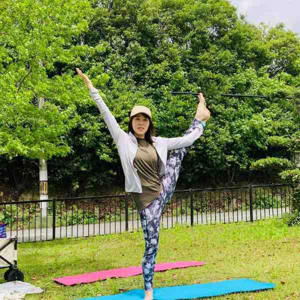 ヨガインストラクター 幸野 亜有美